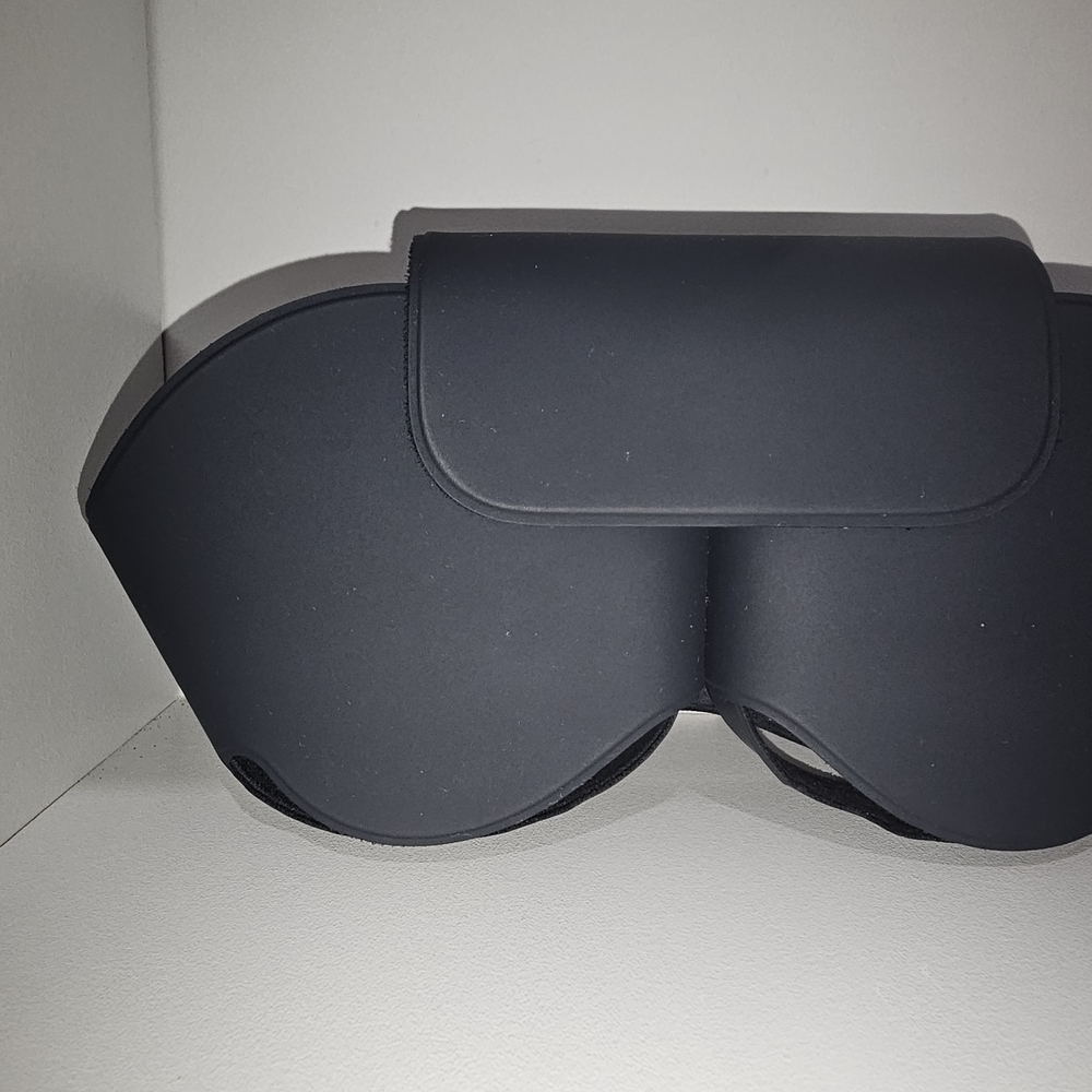 Black VR Case with Sleek Design and Contoured Fit